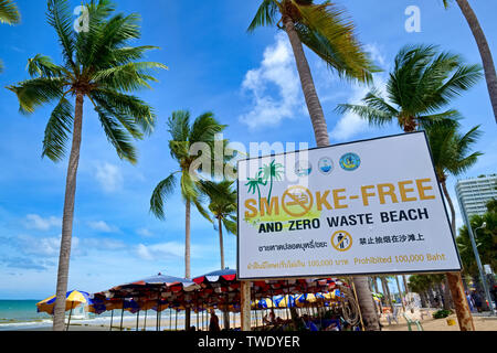 Jomtien Beach, Pattaya, Thailand, with a signboard declaring the beach smoke and trash free Stock Photo