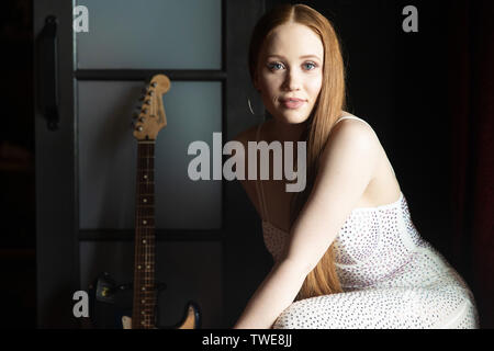 Seattle, Washington, USA. 19th June, 2019. EMPIRE recording artist iyla, poses for a photo in the iconic 'Pearl Jam' suite at the Edgewater Hotel before performing at the ‘Noble Presents' Noble Resorts Summer Music Series on June 19, 2019 in Seattle, Washington. Photo: imageSPACE/MediaPunch Credit: MediaPunch Inc/Alamy Live News Stock Photo