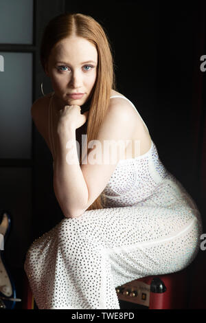 Seattle, Washington, USA. 19th June, 2019. EMPIRE recording artist iyla, poses for a photo in the iconic 'Pearl Jam' suite at the Edgewater Hotel before performing at the ‘Noble Presents' Noble Resorts Summer Music Series on June 19, 2019 in Seattle, Washington. Photo: imageSPACE/MediaPunch Credit: MediaPunch Inc/Alamy Live News Stock Photo