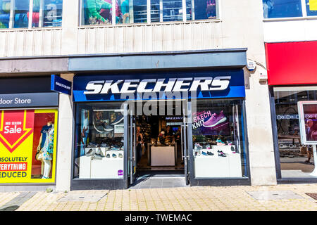 Skechers shoe shop, Plymouth, Devon, UK, England, Skechers shoe store,  Skechers, shoes, Skechers logo, Skechers sign, Skechers shop front Stock  Photo - Alamy