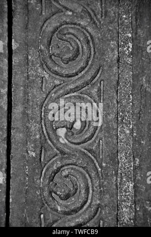 Carved idols on the outer wall of the Palasdev Temple, Ujani Dam, Maharashtra, India Stock Photo