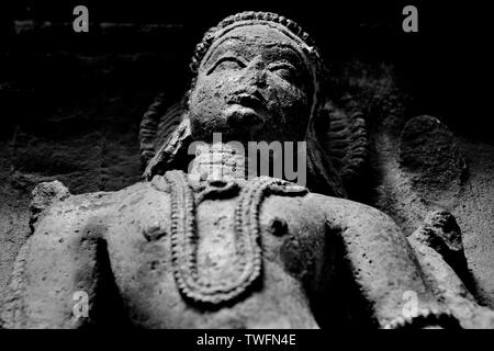 Beautifully carved idols on the inner wall of the Bhuleshwar Temple, Yawat, Maharashtra, India Stock Photo