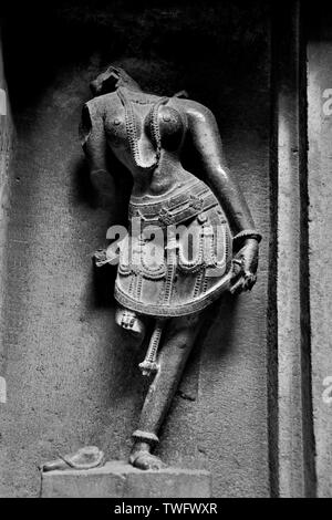 Beautifully carved idols on the inner wall of the Bhuleshwar Temple, Yawat, Maharashtra, India Stock Photo