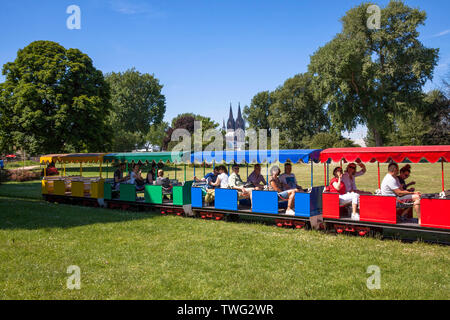 miniature railway in the Rhine park in the district Deutz, view to the cathedral, Cologne, Germany.  Kleinbahn im Rheinpark in Deutz, Blick zum Dom, K Stock Photo