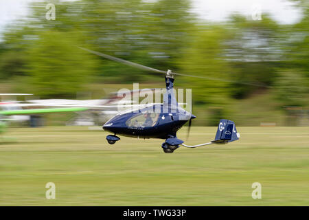 Cavalon Rotor Rotorsport Cavalon Autogyro rotary aircraft takes off from Popham ...