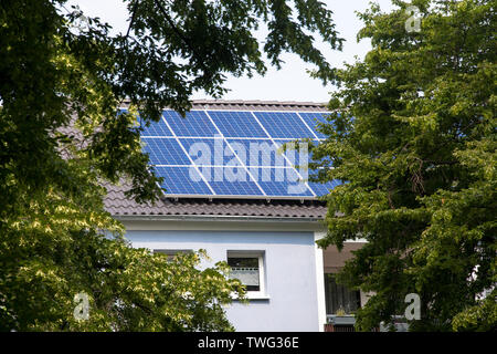 the Stegerwald housing estate in the district Muelheim, climate-protection housing estate, rooftop solar power plant, Cologne, Germany.  die Stegerwal Stock Photo