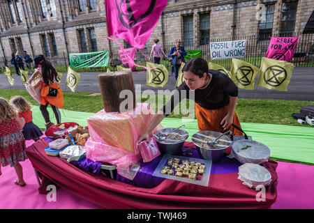 London, UK. 20th June 2019. Extinction Rebellion prepare their party outside the Natural History Museum which was hosting the annual dinner of the Petroleum Group of the Geological Society, celebrating their exploration of fossil fuels around a table recalling the pink boat they brought to Oxford Circus. The party, opened by 10-year-old Elsie Luna who had tried to get the museum to cancel the event. Credit: Peter Marshall/Alamy Live News Stock Photo