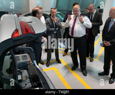 Shanghai, China. 21st June, 2019. Peter Altmaier (CDU, M), Federal Minister of Economics and Energy, visits the BMW Development Centre for Autonomous Driving. Clemens von Goetze (r), German ambassador to China, stands next to Altmaier. Altmaier is on a three-day visit to China. His talks will focus on bilateral economic relations and developments in the trade war between the US and China. Credit: Andreas Landwehr/dpa/Alamy Live News Stock Photo
