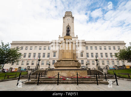 Barnsley Cenotaph ouside the Town Hall, Barnsley, South Yorkshire, England, UK Stock Photo