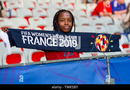 Nice, Frankreich. 19th June, 2019. France, Nice, Stade de Nice, 19.06.2019, Football - FIFA Women's World Cup - Japan - England Image: vl English fans in Nice | usage worldwide Credit: dpa/Alamy Live News Stock Photo