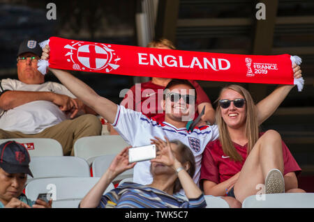 Nice, Frankreich. 19th June, 2019. France, Nice, Stade de Nice, 19.06.2019, Football - FIFA Women's World Cup - Japan - England Image: vl English fans in Nice | usage worldwide Credit: dpa/Alamy Live News Stock Photo