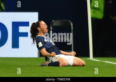 Paris, Frankreich. 19th June, 2019. Maria Florencia Bonsegundo (Argentina) (11) yells after her 3: 3, 19.06.2019, Paris (France), Football, FIFA Women's World Cup 2019, Scotland - Argentina, FIFA REGULATIONS PROHIBIT ANY USE OF PHOTOGRAPH AS IMAGE SEQUENCES AND/OR QUASI-VIDEO. | usage worldwide Credit: dpa/Alamy Live News Stock Photo