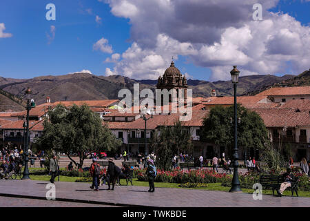 Cusco, Peru. 02nd May, 2019. Tourists at the Plaza de Armas in the historic center of Cusco. Cusco was the capital of the Inca, today it is the capital of the region of the same name and lies in the center of the Andes highlands at 3400 meters above sea level. Credit: Tino Plunert/dpa-Zentralbild/ZB/dpa/Alamy Live News Stock Photo