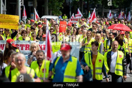 Stuttgart, Germany. 21st June, 2019. Striking employees in the retail trade go to a Verdi rally to the collective bargaining round in the retail trade through Stuttgart's city centre. The collective bargaining for the approximately 490,000 employees in Baden-Württemberg's retail sector was adjourned on 12 June without result until the beginning of July. Credit: Fabian Sommer/dpa/Alamy Live News Stock Photo