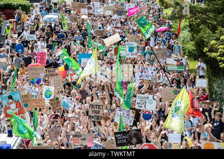 Aachen, Germany. 21st June, 2019. Thousands of participants of the climate demonstration Fridays for Future are walking through the city. Credit: Marcel Kusch/dpa/Alamy Live News