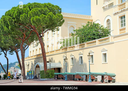 Monaco City, Monaco - June 13, 2014: The Palace of Princes of Monaco, pyramids of cannonballs and cannon near Prince Palace Stock Photo