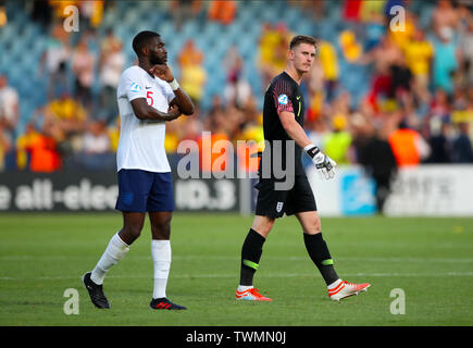 England U21's Fikayo Tomori (left) and England U21 goalkeeper Dean Henderson appear dejected after the final whistle of the 2019 UEFA European Under-21 Championship, Stadio Dino Manuzzi in Cesena, Italy. Stock Photo