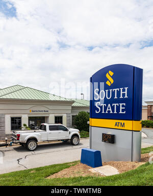MOORESVILLE, NC, USA-JUNE 19, 2019:  South State branch bank, with dominant roadside sign. South State is based in Columbia, SC. Stock Photo