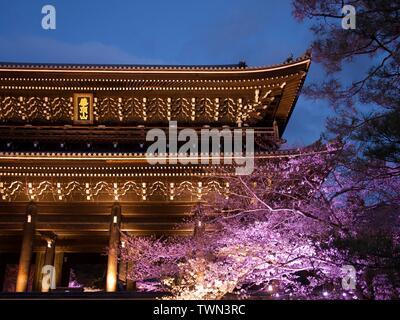 Sanmon Gate of Chion-in (Chionin) Temple at dusk with cherry blossom or sakura, Kyoto, Japan Stock Photo