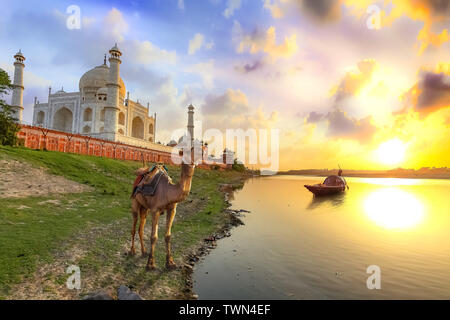 Taj Mahal Agra scenic sunset view from the banks of river Yamuna Stock Photo