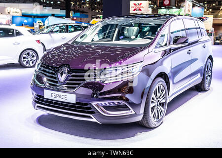 Paris, France, Oct 05, 2018 metallic purple Renault Espace V at Mondial Paris Motor Show, 5th gen mid-size luxury crossover manufactured by Renault Stock Photo