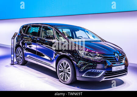 Paris, France, Oct 05, 2018 metallic purple Renault Espace V at Mondial Paris Motor Show, 5th gen mid-size luxury crossover manufactured by Renault Stock Photo
