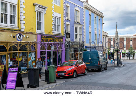Shops in Glastonbury Town Centre, Somerset England UK Stock Photo - Alamy