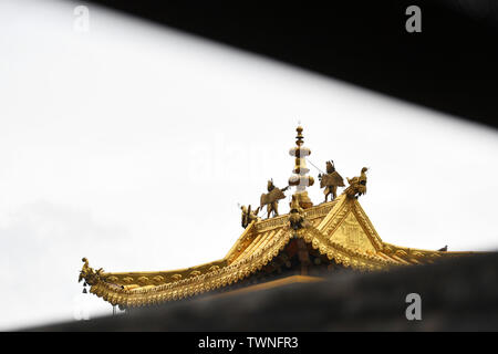 Beijing, China. 21st June, 2019. Aerial photo taken on June 21, 2019 shows a roof of the Labrang Monastery in Xiahe County, northwest China's Gansu Province. Credit: Chen Bin/Xinhua/Alamy Live News Stock Photo