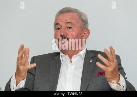 Dresden, Germany. 21st June, 2019. Reimund Neugebauer, President of the Fraunhofer-Gesellschaft, sits on the podium during the presentation of the new Messenger-App, MePol-App, to the police in Saxony. Credit: Robert Michael/dpa-Zentralbild/dpa/Alamy Live News Stock Photo