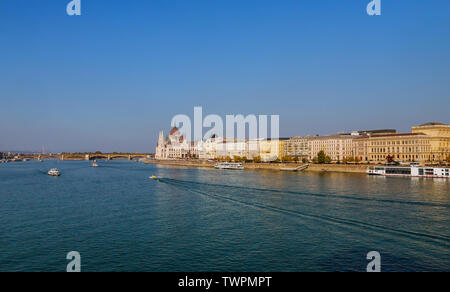 Danube river. Budapest at dusk with Hungarian Parliament Building and Margaret Bridge Stock Photo
