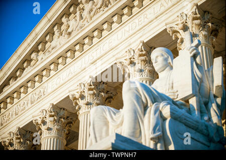 Equal Justice Under Law inscription in the neoclassical columned facade at the entrance to the US Supreme Court building in Washington DC Stock Photo