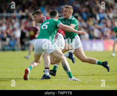 Westmeath, Ireland. June 22nd 2019, TEG Cusack Park, Westmeath, Ireland; GAA Football All-Ireland Senior Championship Westmeath versus Limerick; Ger Egan (Westmeath) tries to get through challenges from Gordon Brown and Iain Corbett (Limerick) Credit: Action Plus Sports Images/Alamy Live News Stock Photo