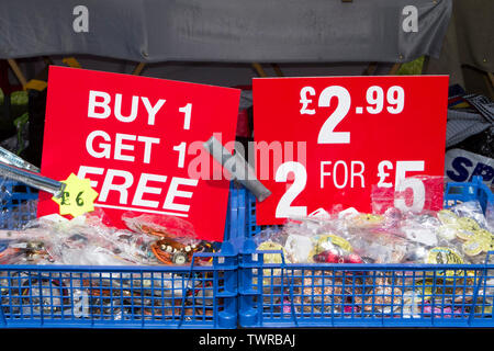A shop selling bracelets and trinkets with a bogof or buy on get one free sale offer Stock Photo