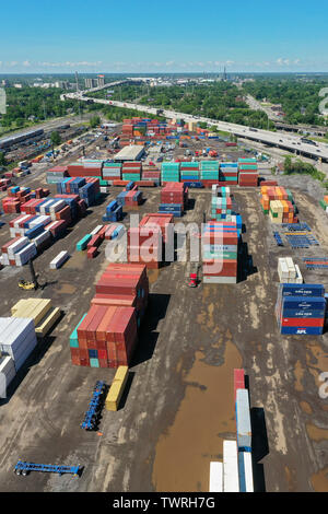 https://l450v.alamy.com/450v/twrh7g/detroit-michigan-shipping-containers-at-containerport-groups-trucking-terminal-and-container-yard-the-facility-is-on-the-site-of-the-demolished-g-twrh7g.jpg