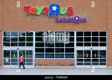 Toys r us returning 2019 on sale