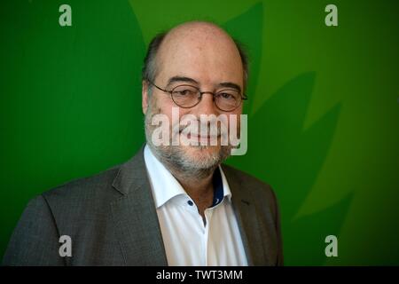 Munich, Germany. 27th May, 2019. Eike Hallitzky, state chairman of Bündnis 90/Die Grünen in Bavaria, looks into the camera. Credit: Sina Schuldt/dpa/Alamy Live News Stock Photo
