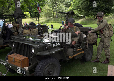TP25 Miltary Jeep (Willy's Jeep) with mounted M1919 Browning machine gun and two military reenactment US soldiers Stock Photo