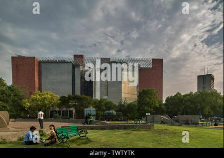 09-jun-2004 The towering Jeevan Bharati Bhawan in Connaught Place is a splendid creation in glass stone and metal..Veiw from palika bazarDelhi INDIA Stock Photo