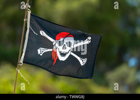 Jolly Roger skull and crossbones black pirate flag Stock Photo - Alamy