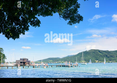 Seewalchen am Attersee: lake Attersee, bathing place Badeplatz Litzlberg, sailboats, swimmer, bathers in Salzkammergut, Oberösterreich, Upper Austria, Stock Photo