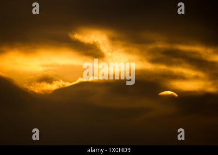 The sun setting behind clouds in Kanagawa, Japan. Stock Photo