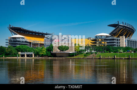 Heinz Field sits along the Allegheny and Ohio rivers on the North Shore of Pittsburgh, Pennsylvania, USA Stock Photo