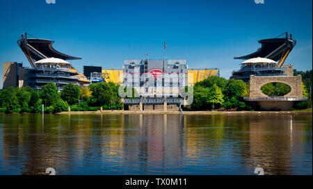 Heinz Field sits along the Allegheny and Ohio rivers on the North Shore of Pittsburgh, Pennsylvania, USA Stock Photo