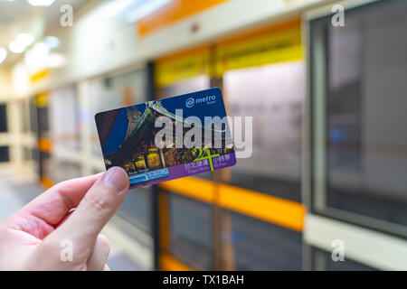 Using subway system in Taipei by 24hr Taipei Metro Pass. Once activated by scanning at the gates, it is valid for unl Stock Photo