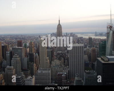 Polski Widok Na Empire State Building Z Rockefeller Center 4 March 2009 Original Upload Date Transferred From Pl Wikipedia To Commons By Masur Using Commonshelper Pan Piotr Kruczek At Polish Wikipedia Stock Photo Alamy
