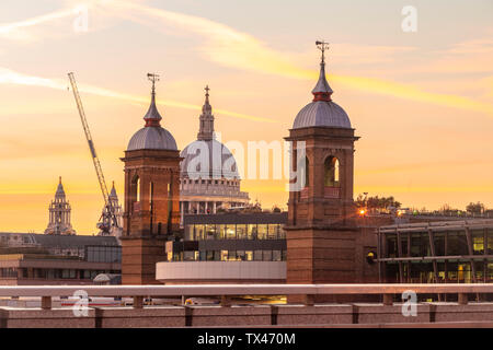 UK, London, The dome of St. Paul's Cathedral seen from the London Bridge