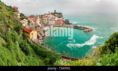 Vernazza, Cinque Terre, Ligurian Riviera, La Spezia Province, Italy Stock Photo