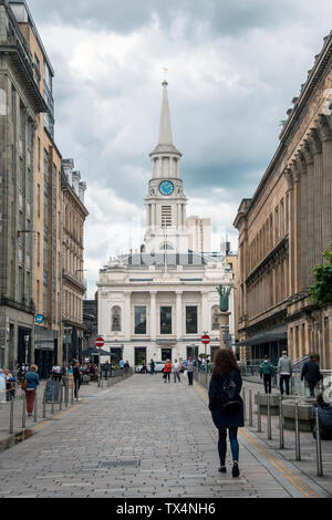 Glasgow, Scotland, UK. 22nd June 2019: A busy side street with the Hutcheson's Hall in the background. The building was originally built as a hospital. Stock Photo
