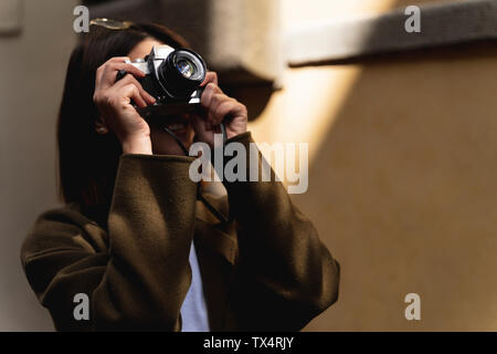 Italy, Florence, young tourist woman taking pictures in the city Stock Photo