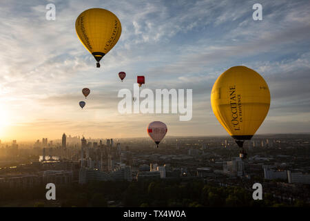 Lord Mayor's Hot Air Balloon Regatta 2019 across the London skyline, England, United Kingdom Stock Photo